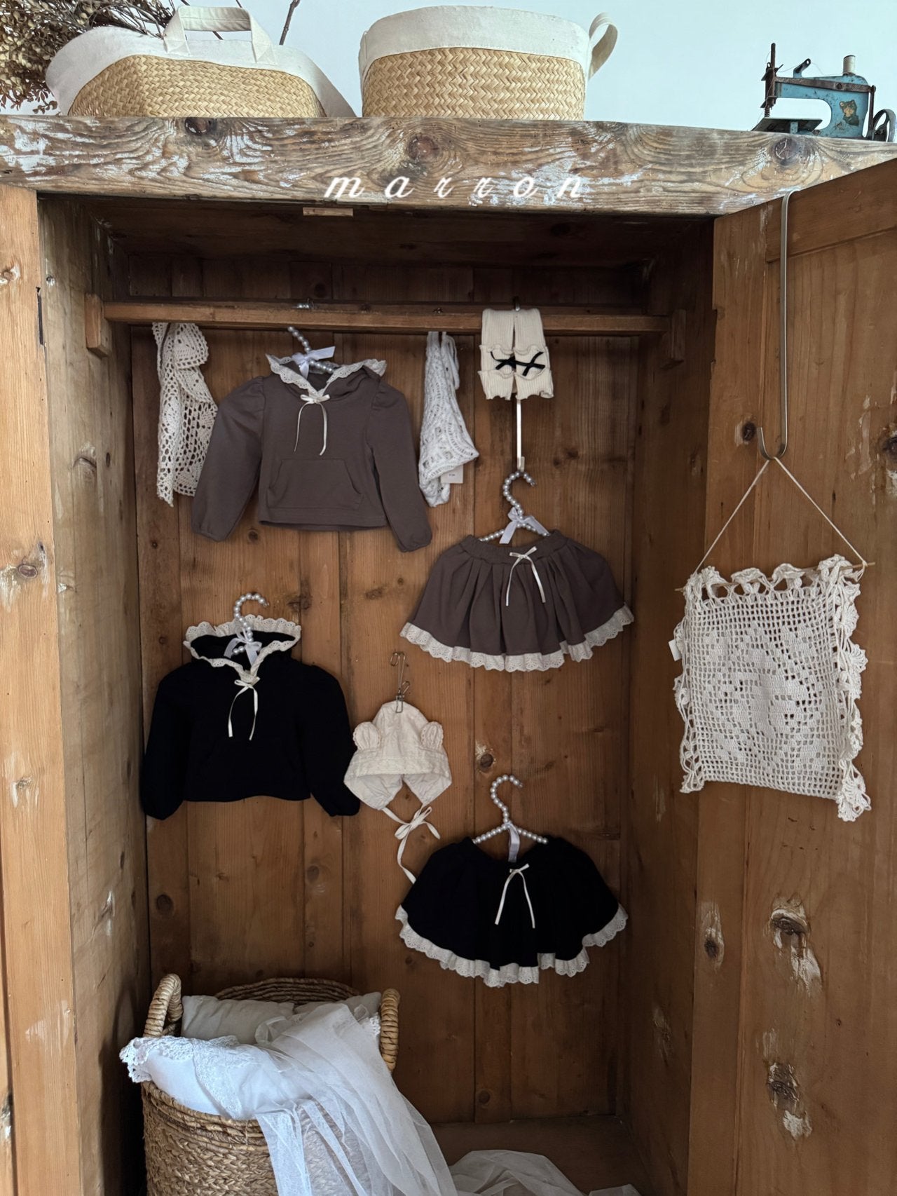 ［marron］Lace ribbon hood tops