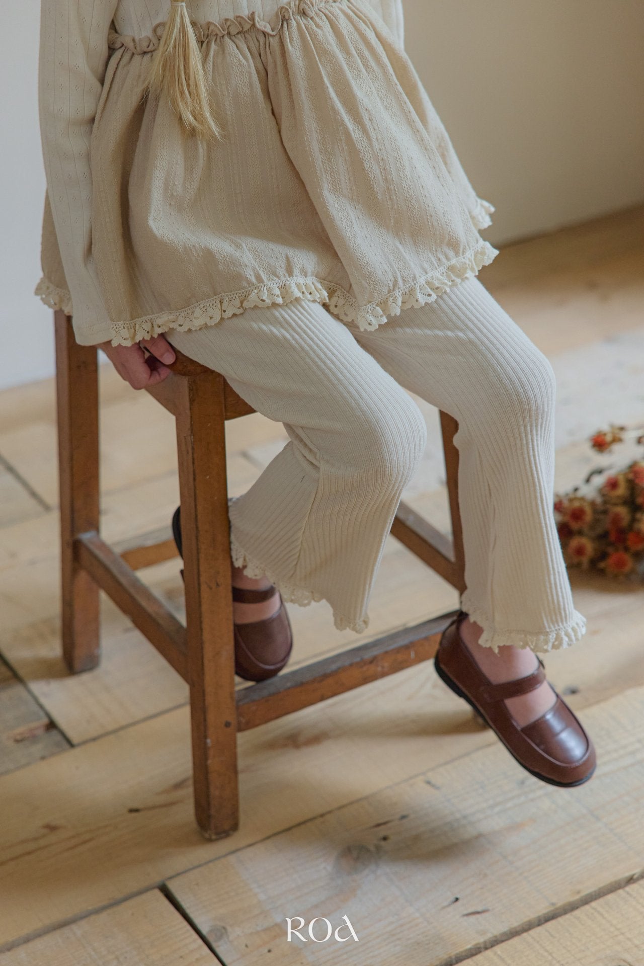 ［ROA］Bunny lace flare pants