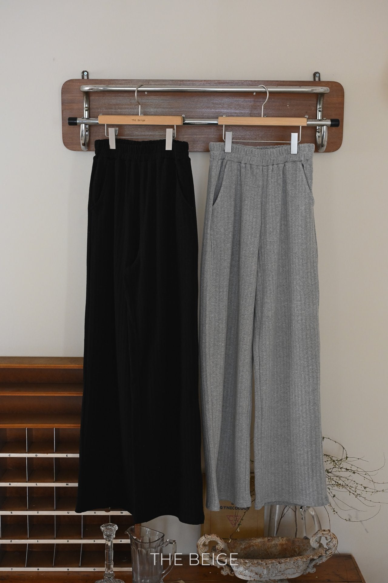 ［The beige］Rib straight pants (adult)