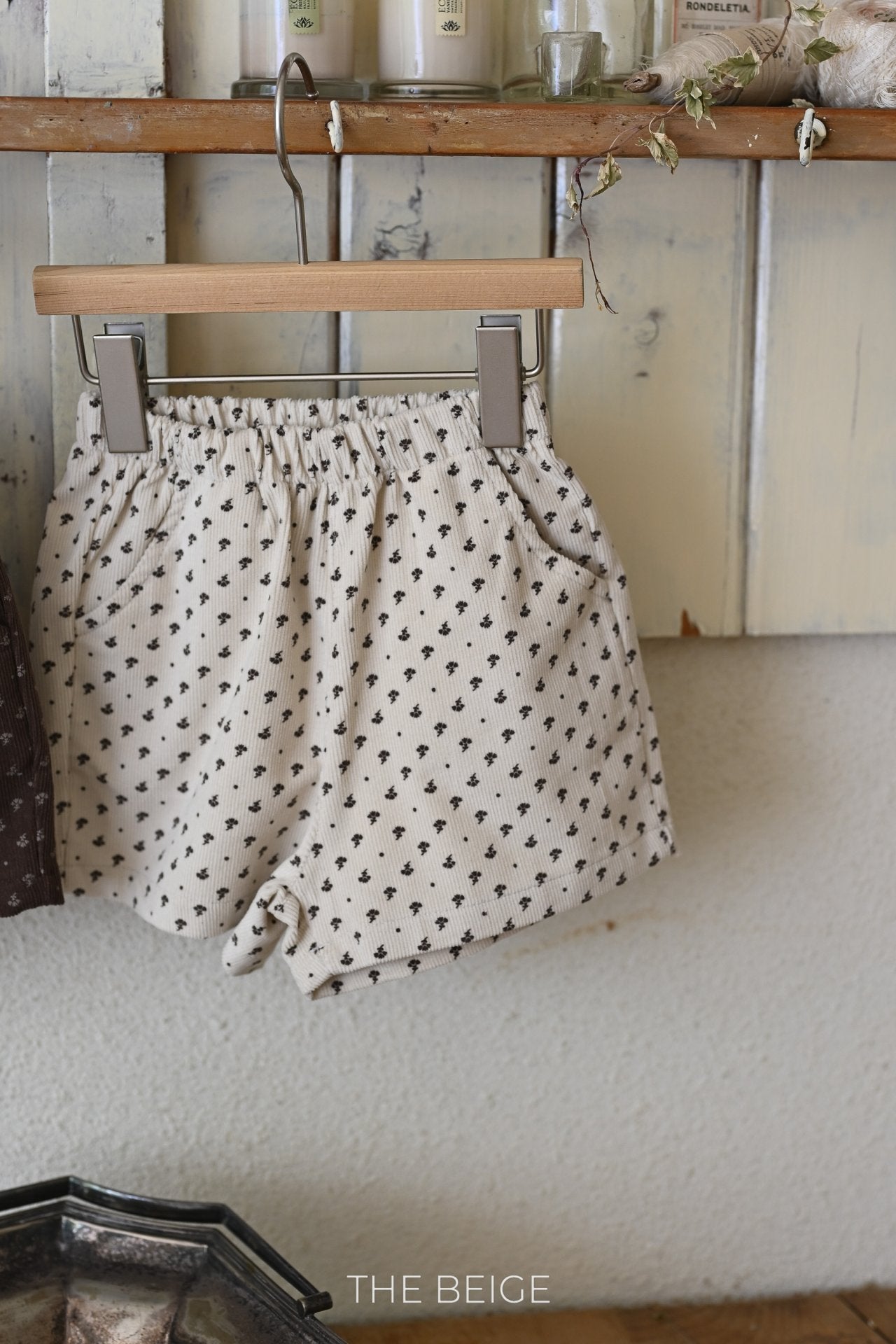 ［The beige］Retro short pants