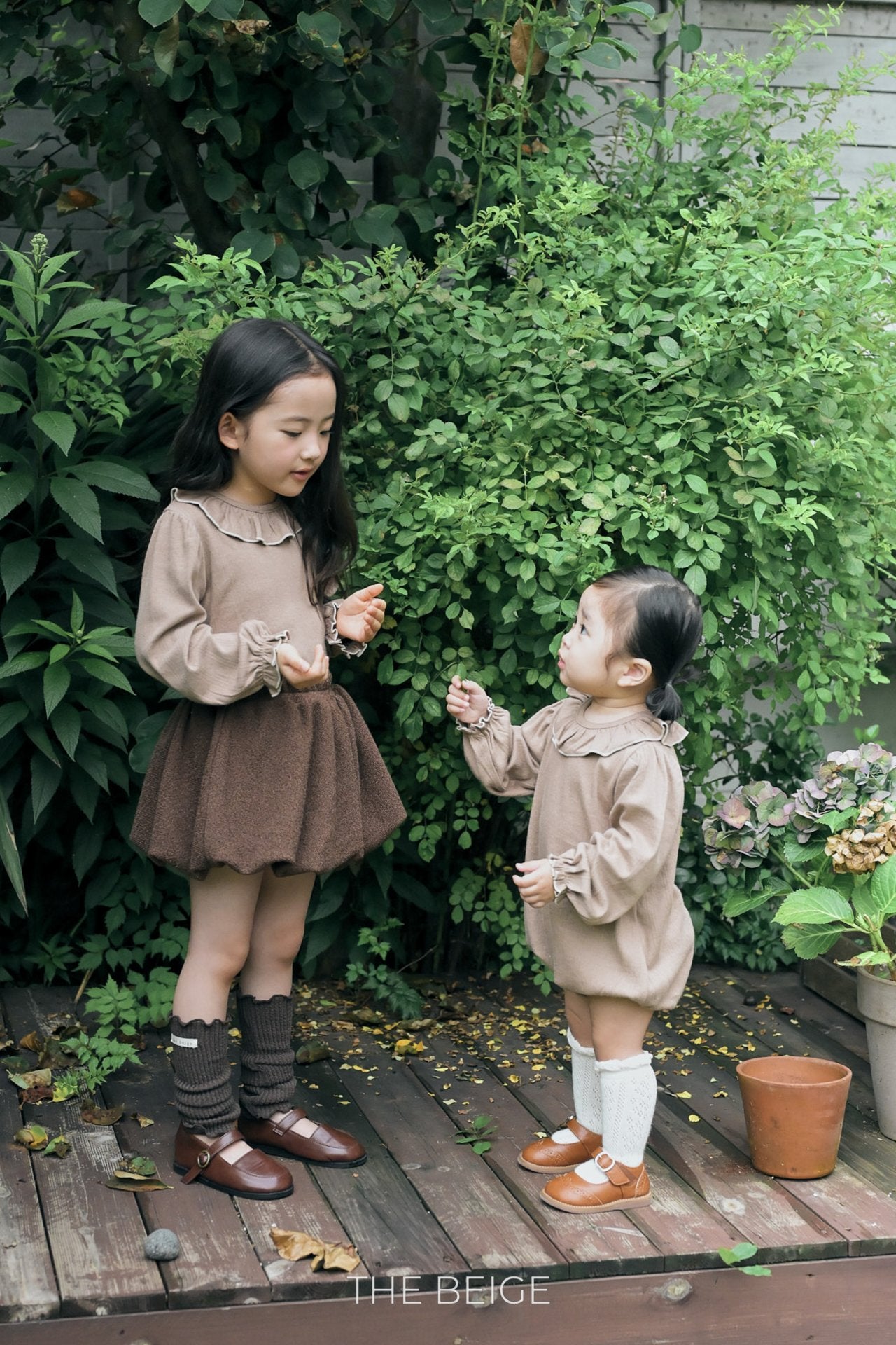 ［The beige］Collar frill rompers