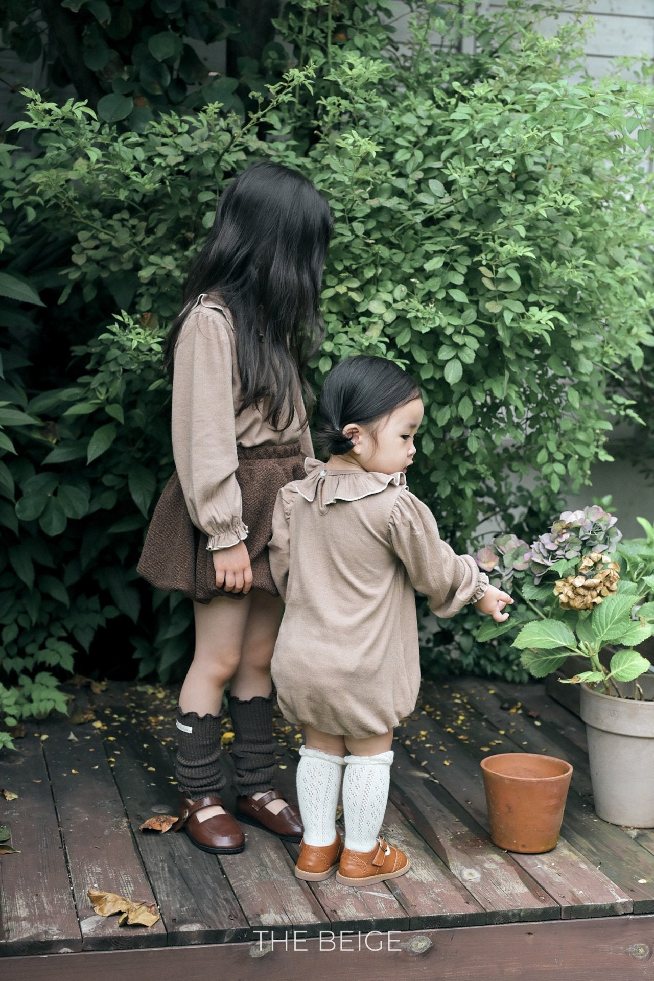 ［The beige］Collar frill rompers