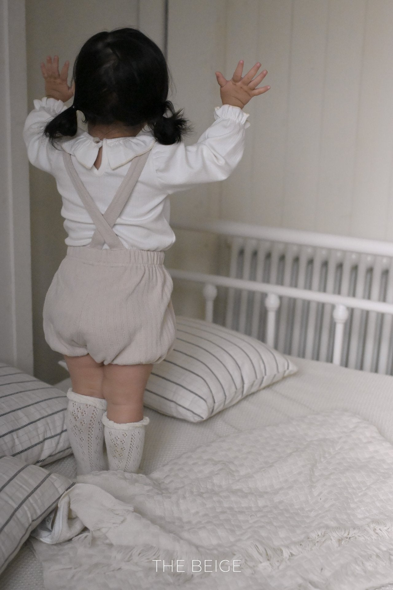 ［The beige］Collar frill blouse
