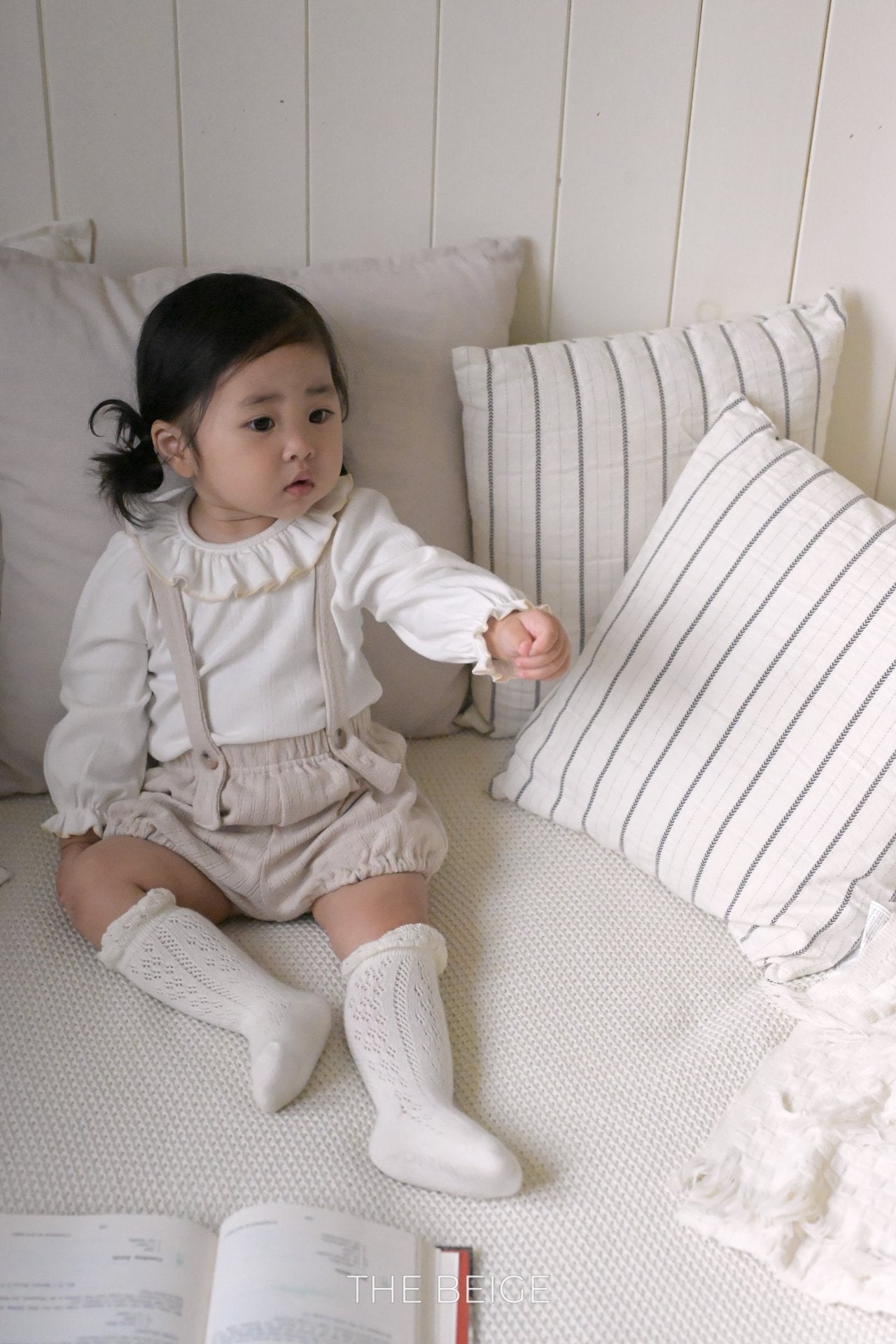 ［The beige］Collar frill blouse