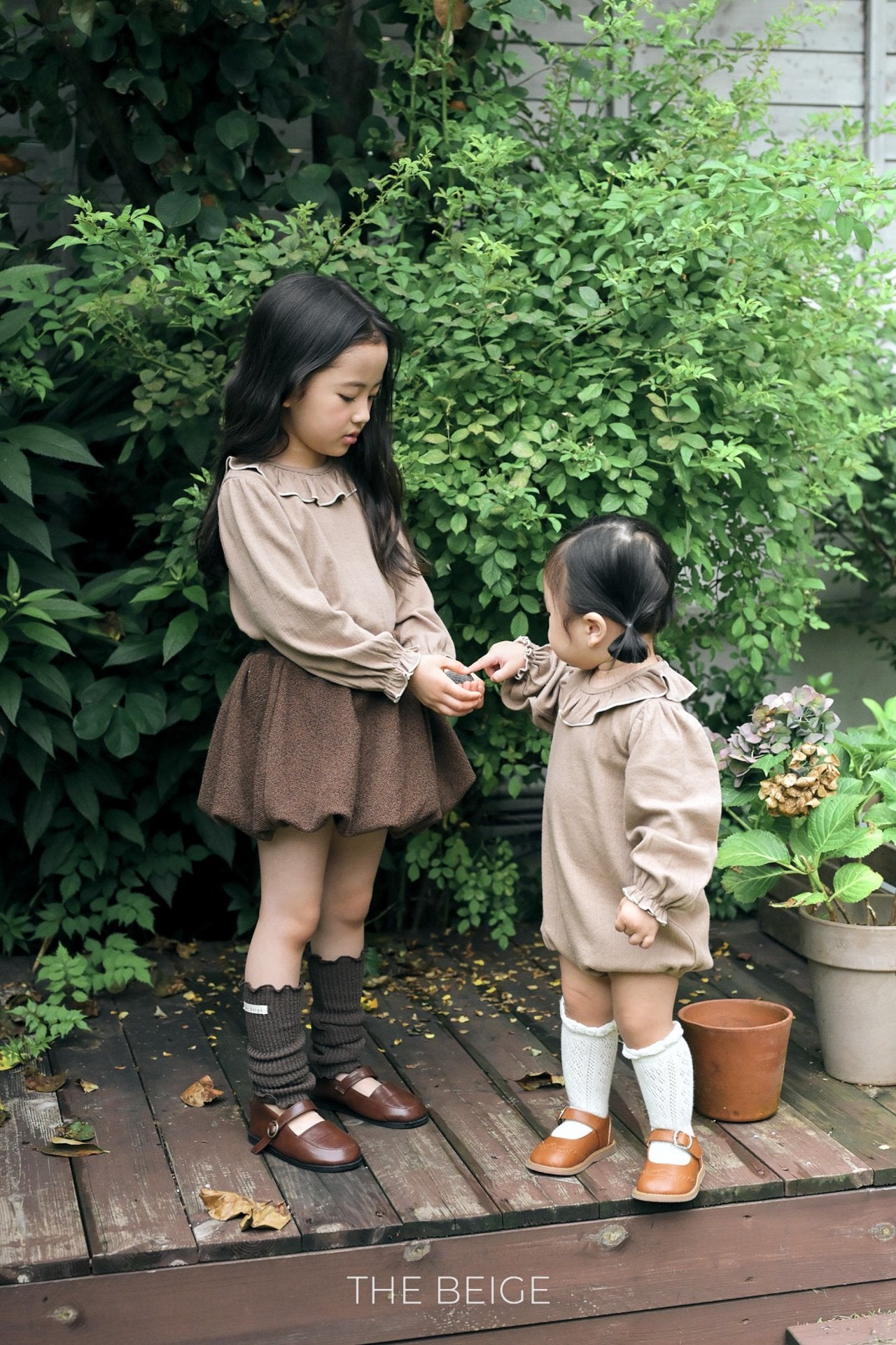 ［The beige］Collar frill blouse