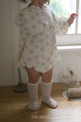 ［The beige］Flower shirring rompers