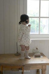 ［The beige］Flower shirring rompers