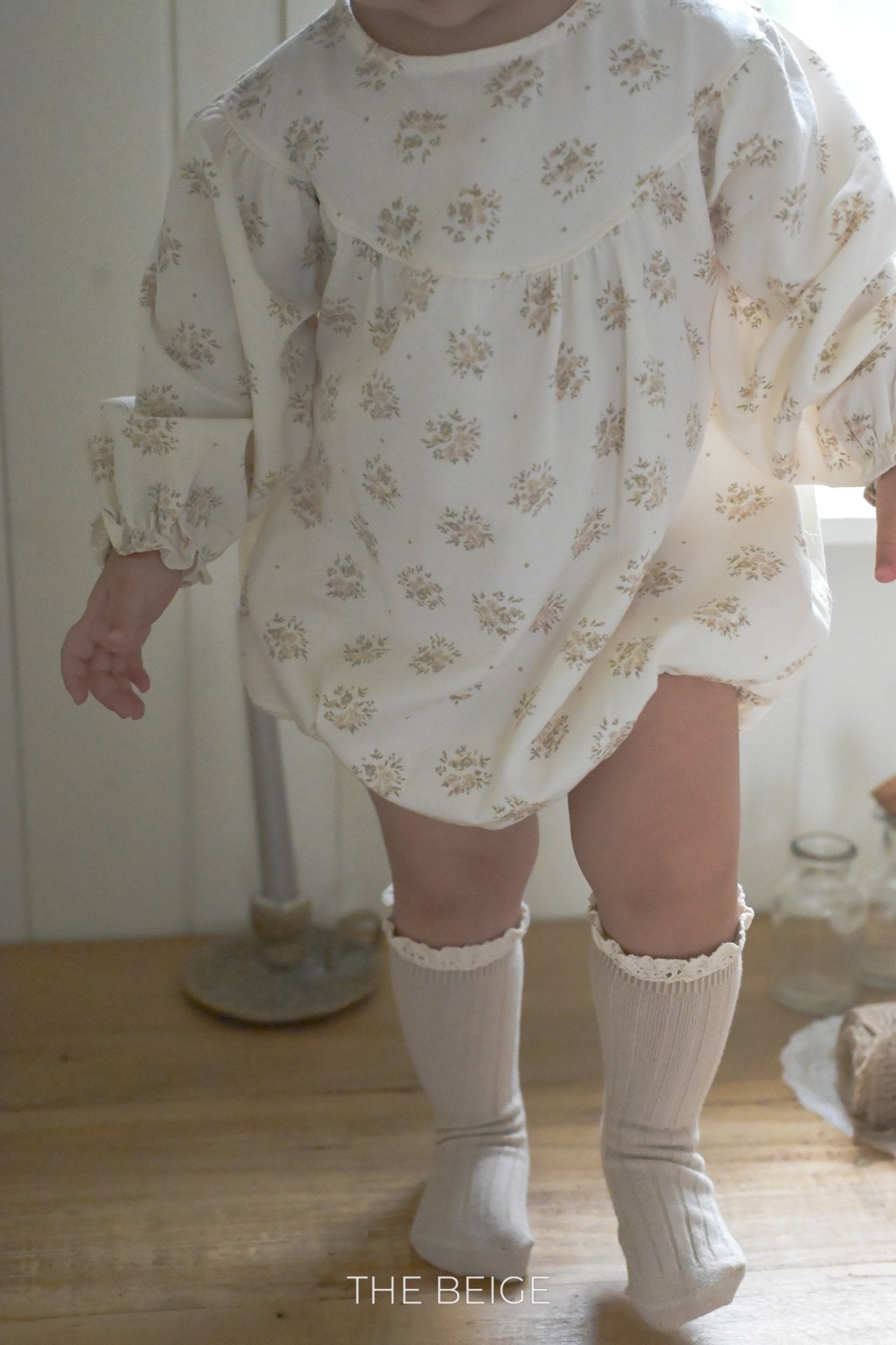 ［The beige］Flower shirring rompers