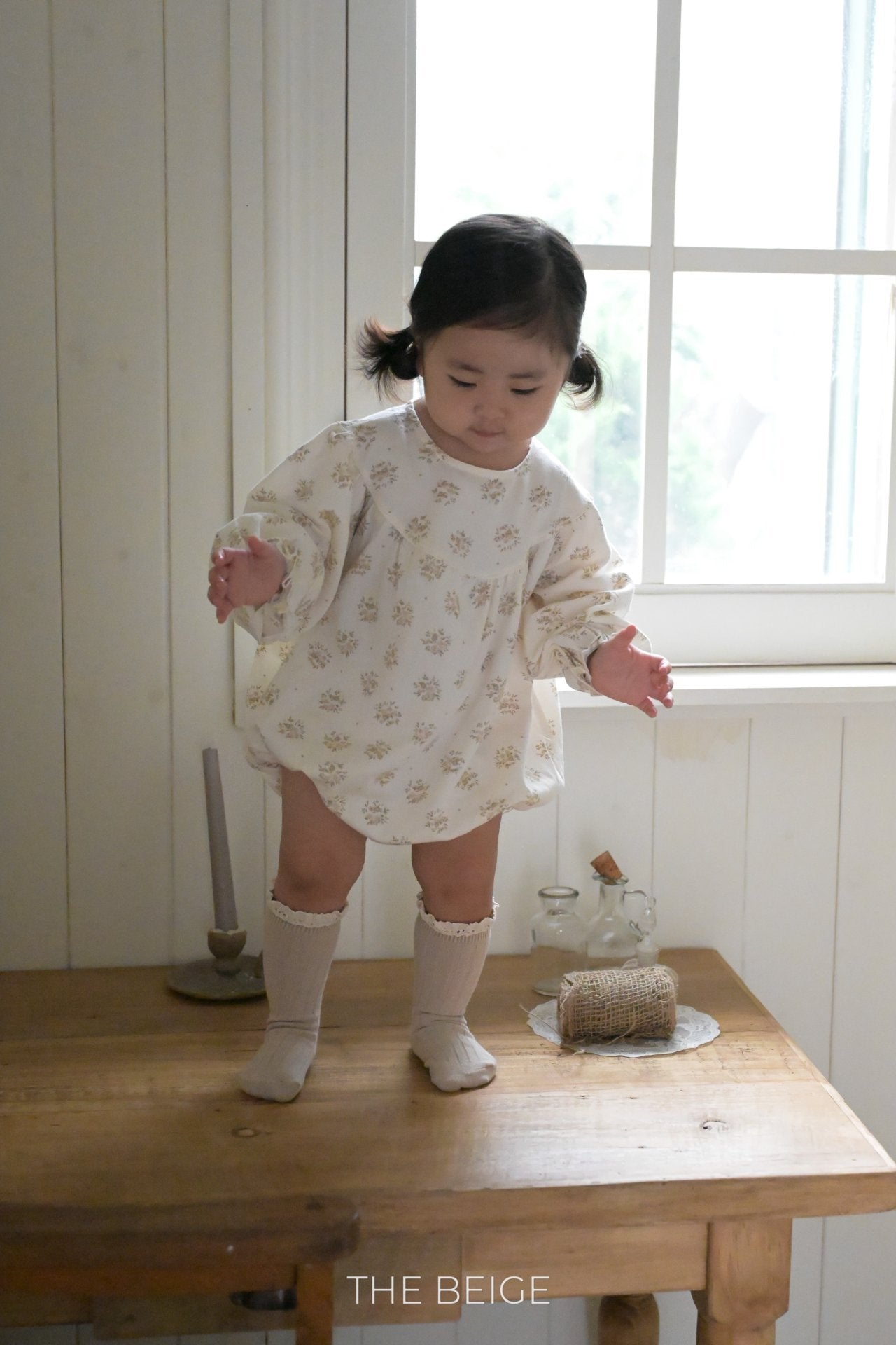 ［The beige］Flower shirring rompers