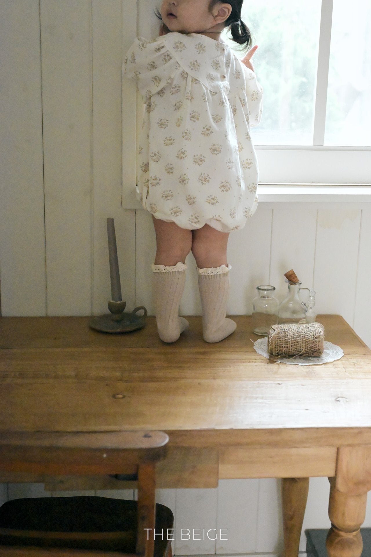 ［The beige］Flower shirring rompers