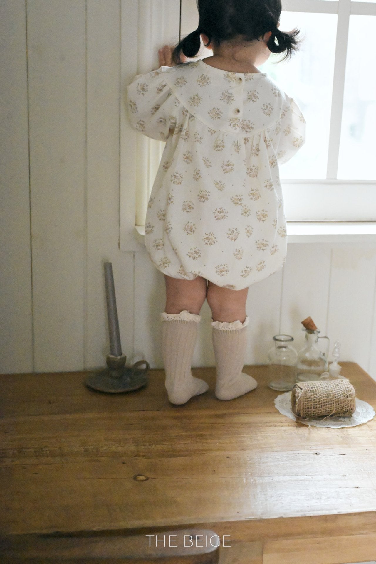 ［The beige］Flower shirring rompers