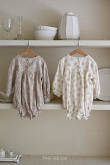 ［The beige］Flower shirring rompers