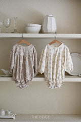 ［The beige］Flower shirring rompers