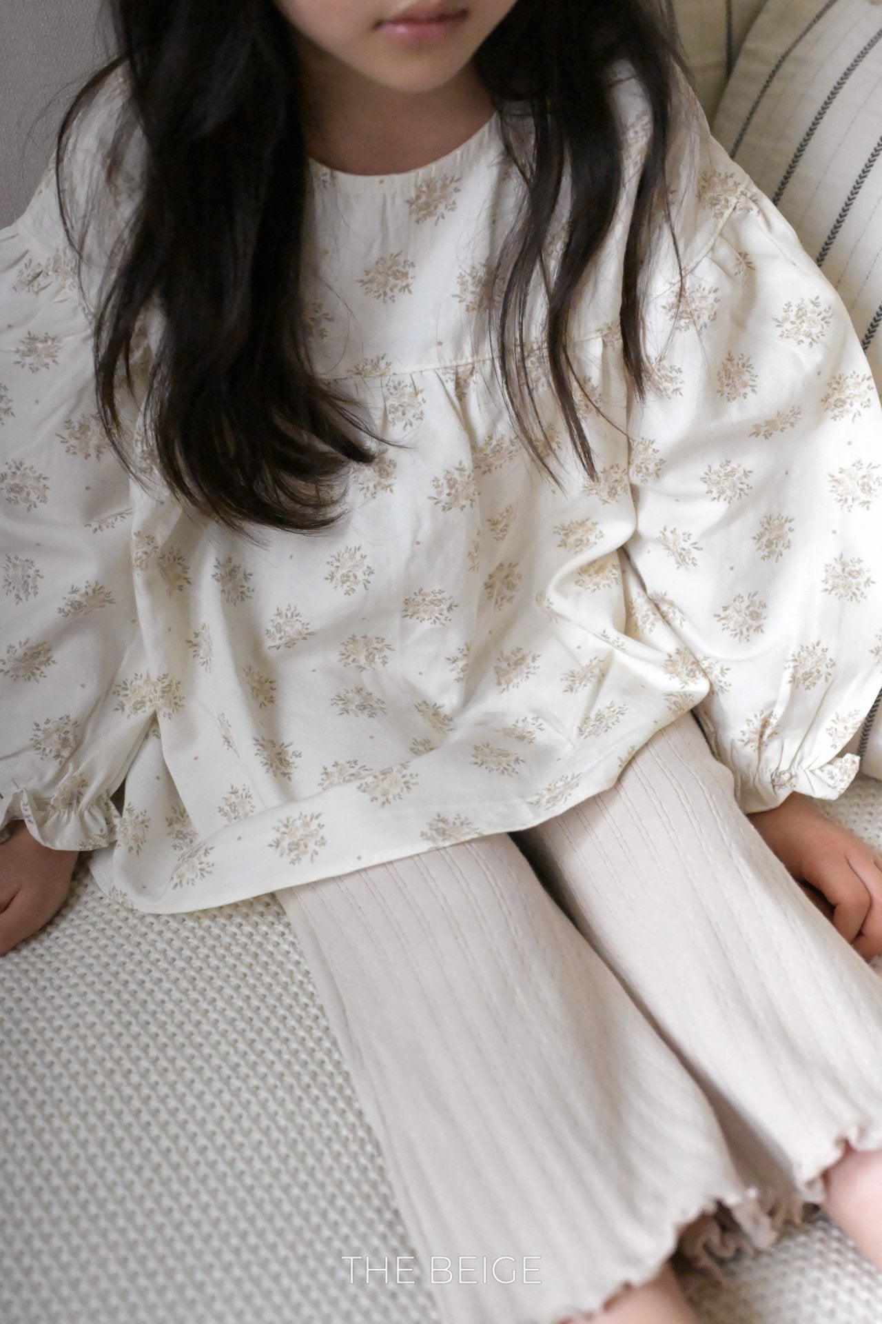 ［The beige］Flower shirring blouse