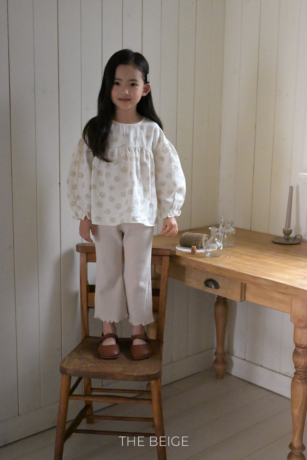 ［The beige］Flower shirring blouse