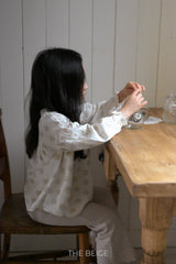 ［The beige］Flower shirring blouse