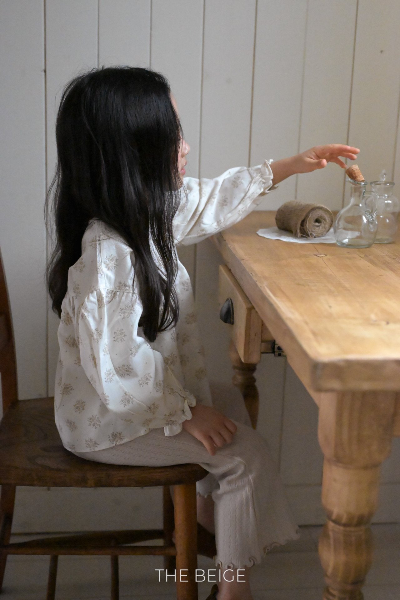 ［The beige］Flower shirring blouse