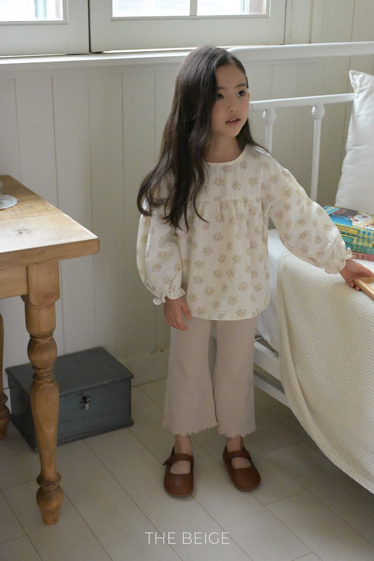 ［The beige］Flower shirring blouse
