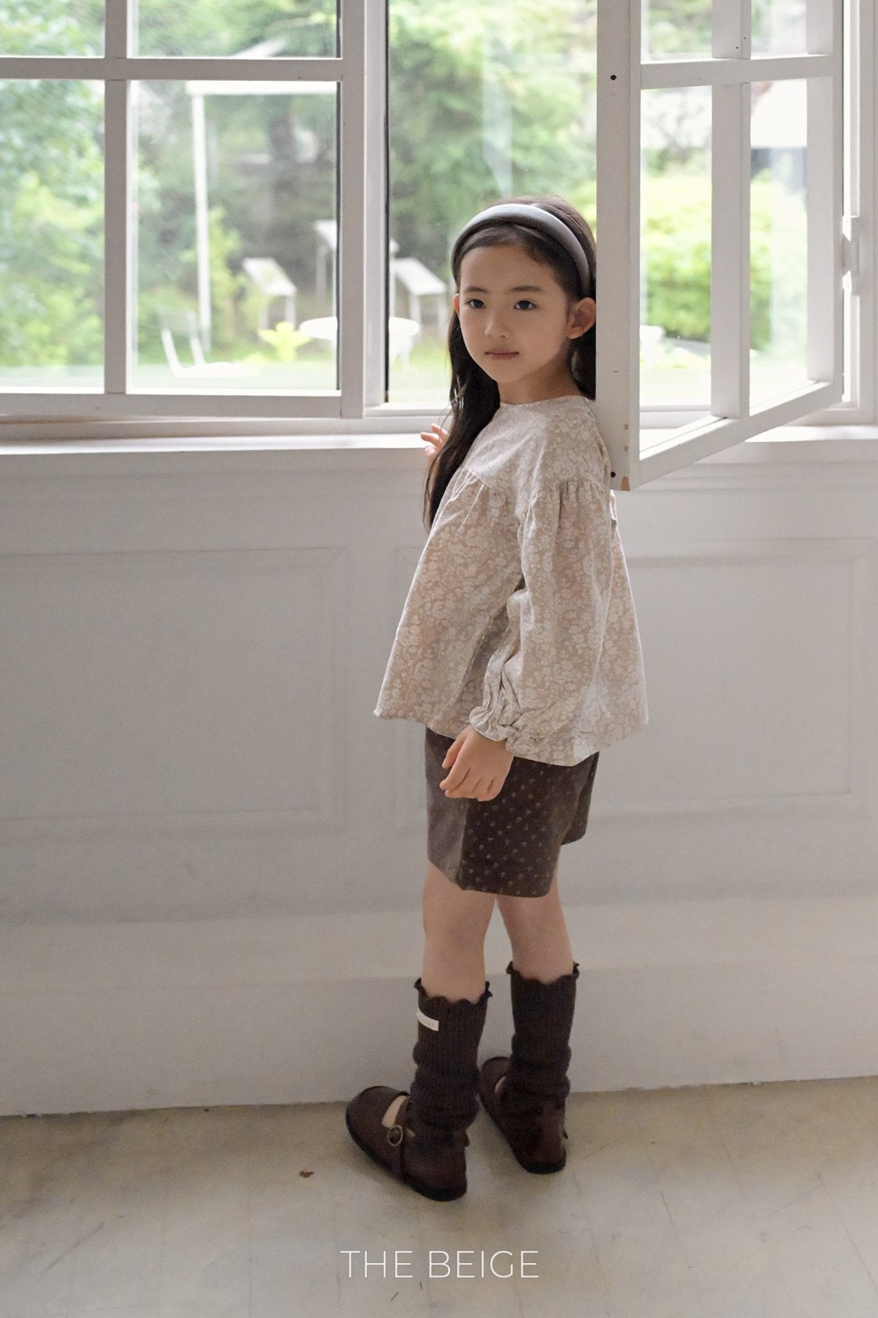 ［The beige］Flower shirring blouse