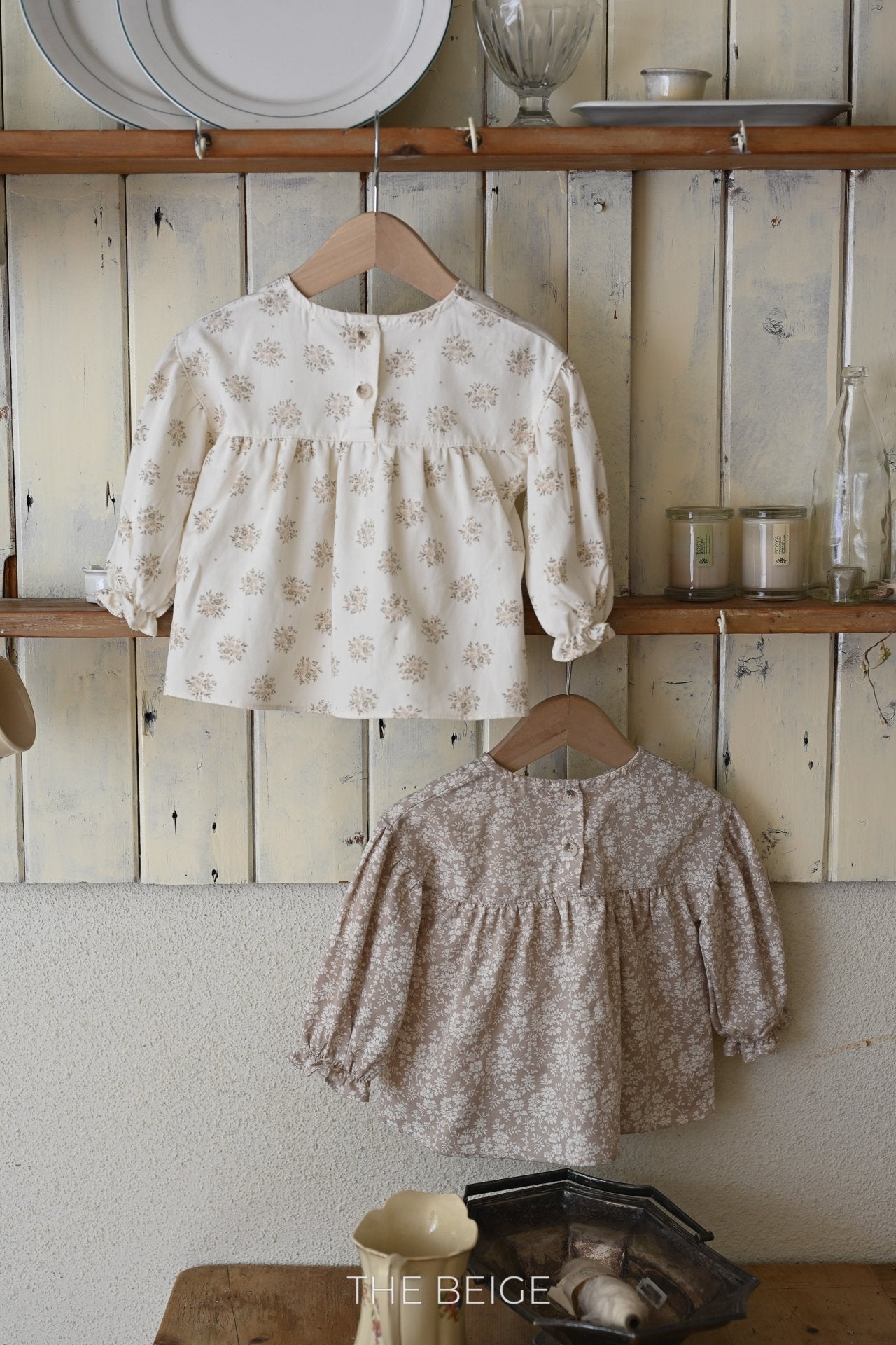 ［The beige］Flower shirring blouse