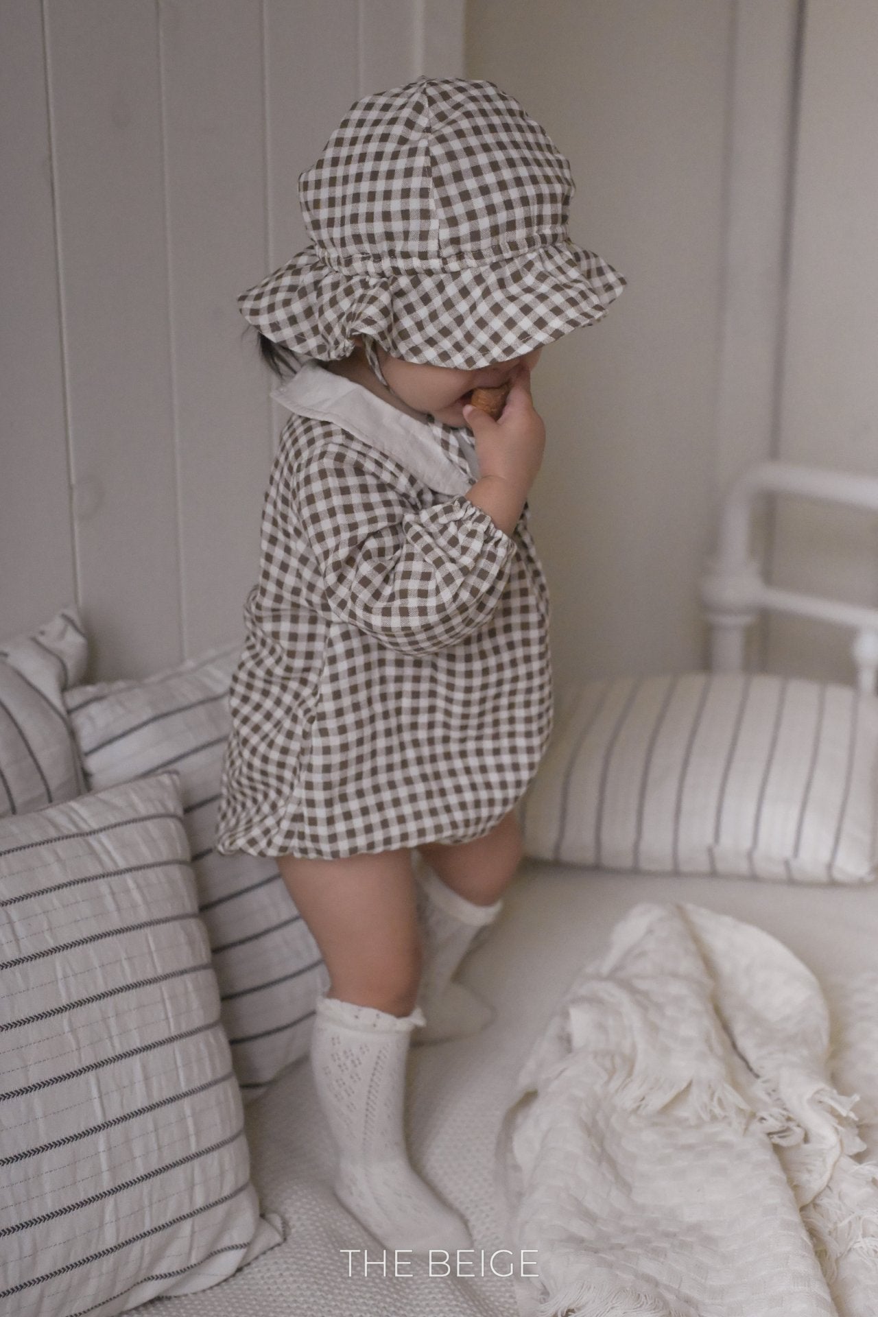 ［The beige］Petit collar rompers