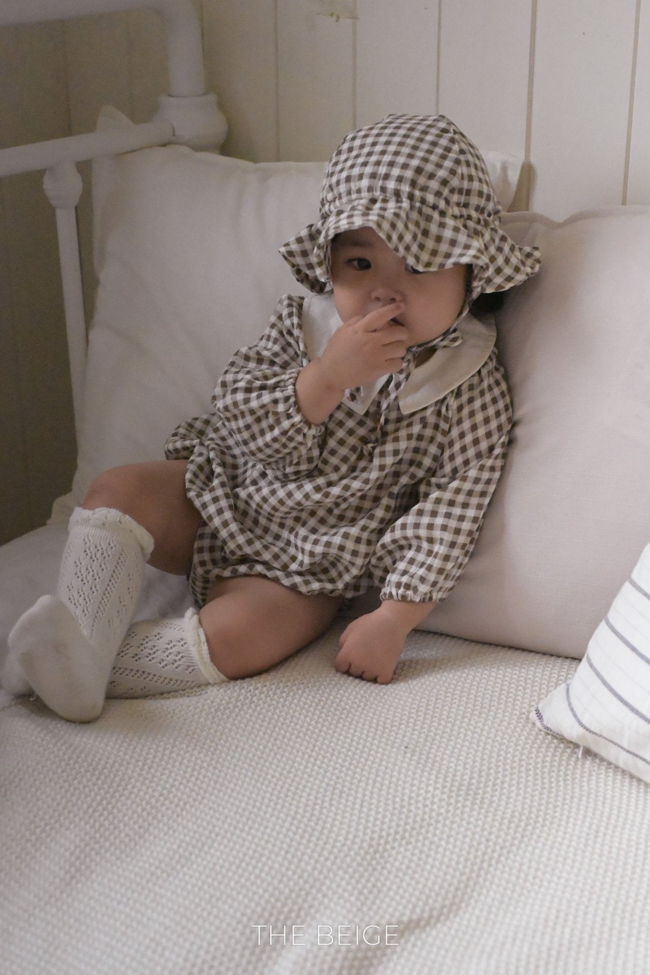 ［The beige］Petit collar rompers