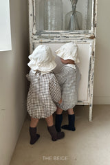 ［The beige］Petit collar rompers