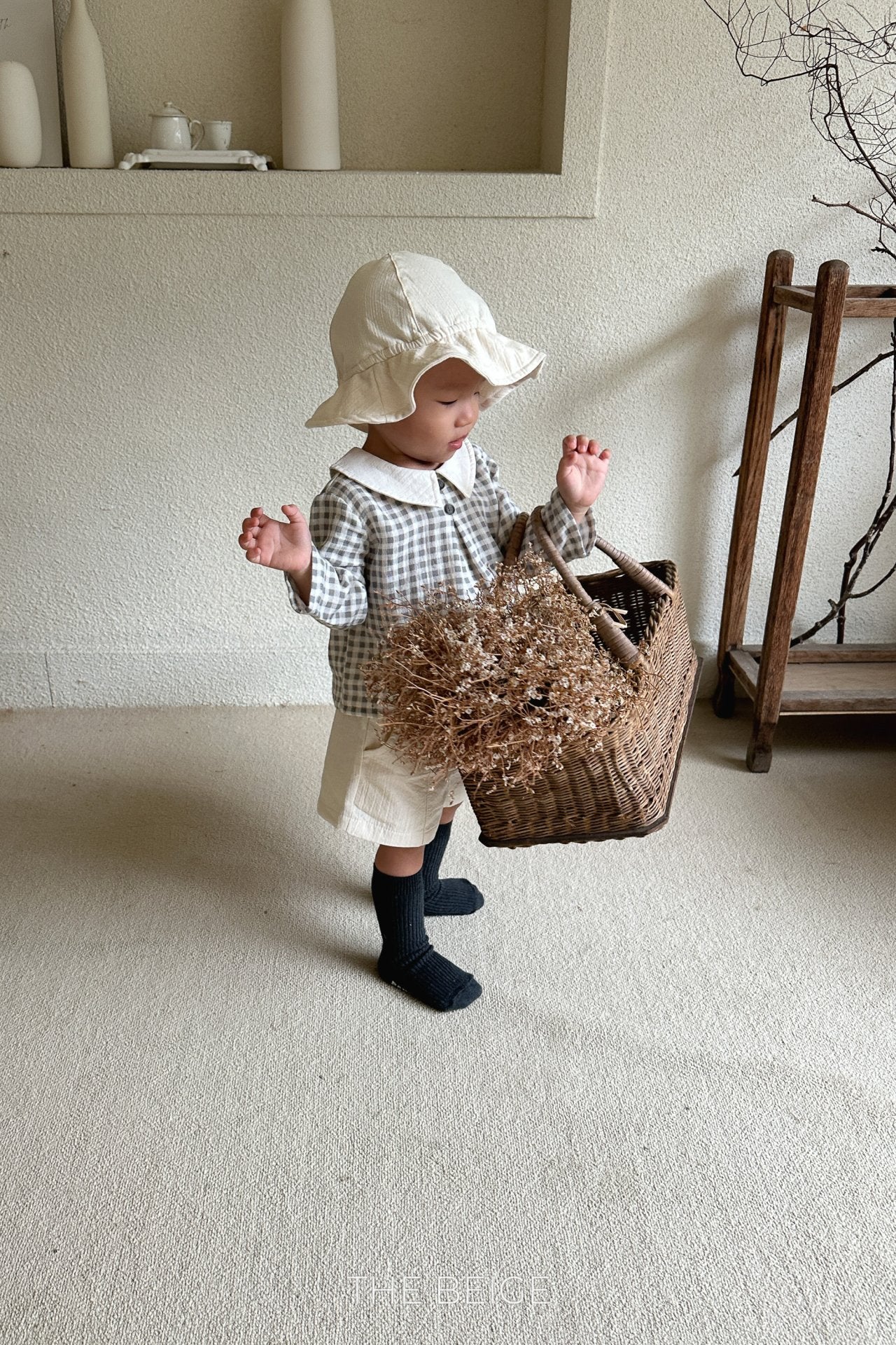 ［The beige］Petit collar shirt