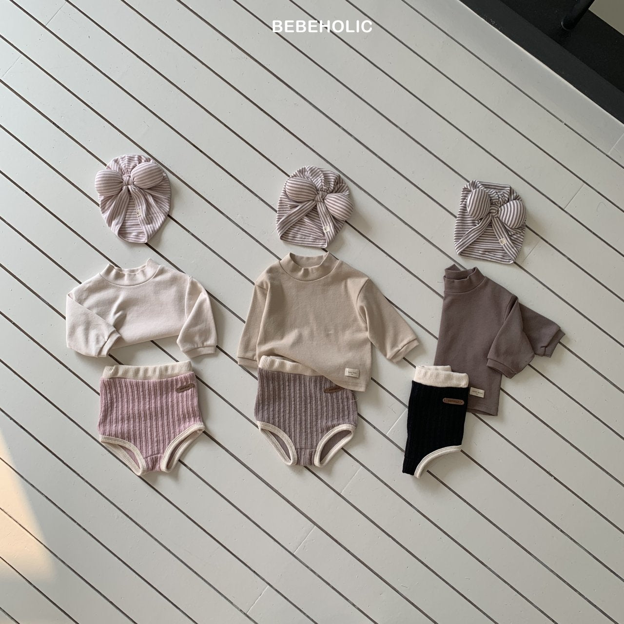 ［bebe holic］Magic half neck tee