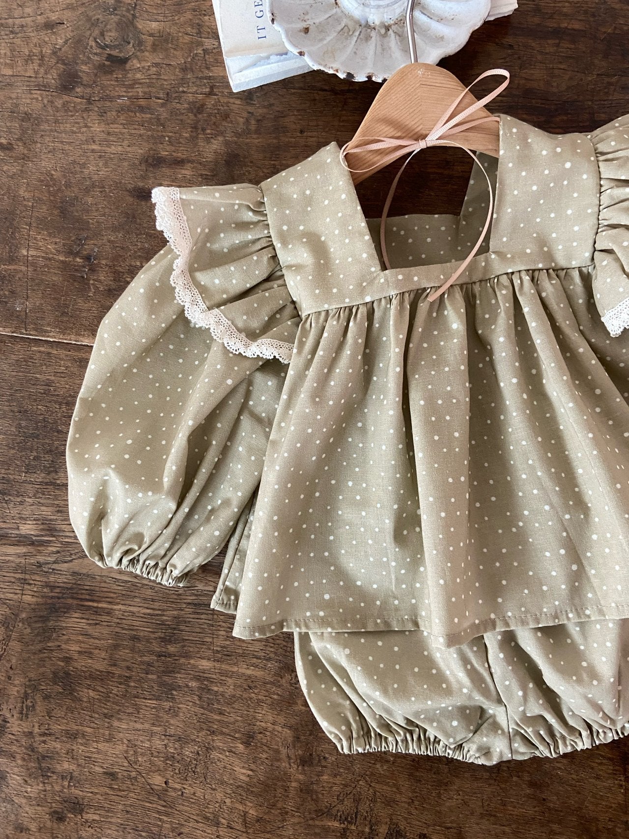 ［Anne shirley］Dot frill blouse & bloomer set