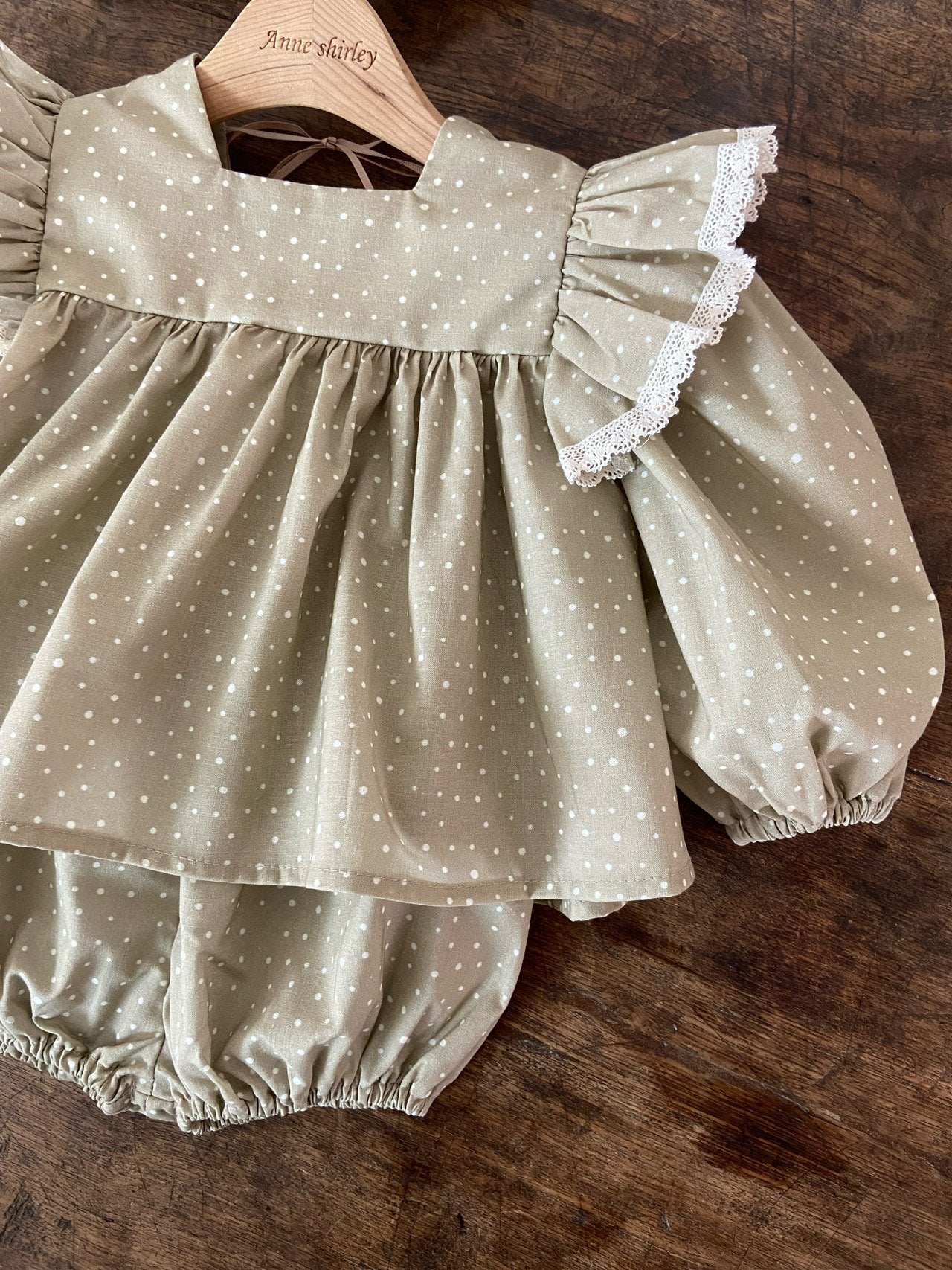 ［Anne shirley］Dot frill blouse & bloomer set