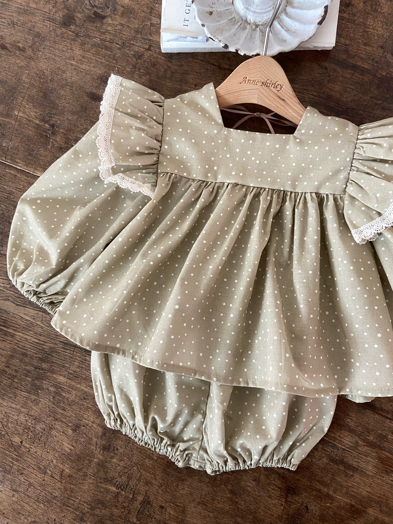 ［Anne shirley］Dot frill blouse & bloomer set