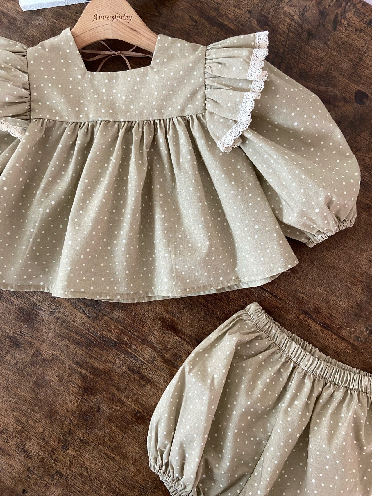 ［Anne shirley］Dot frill blouse & bloomer set
