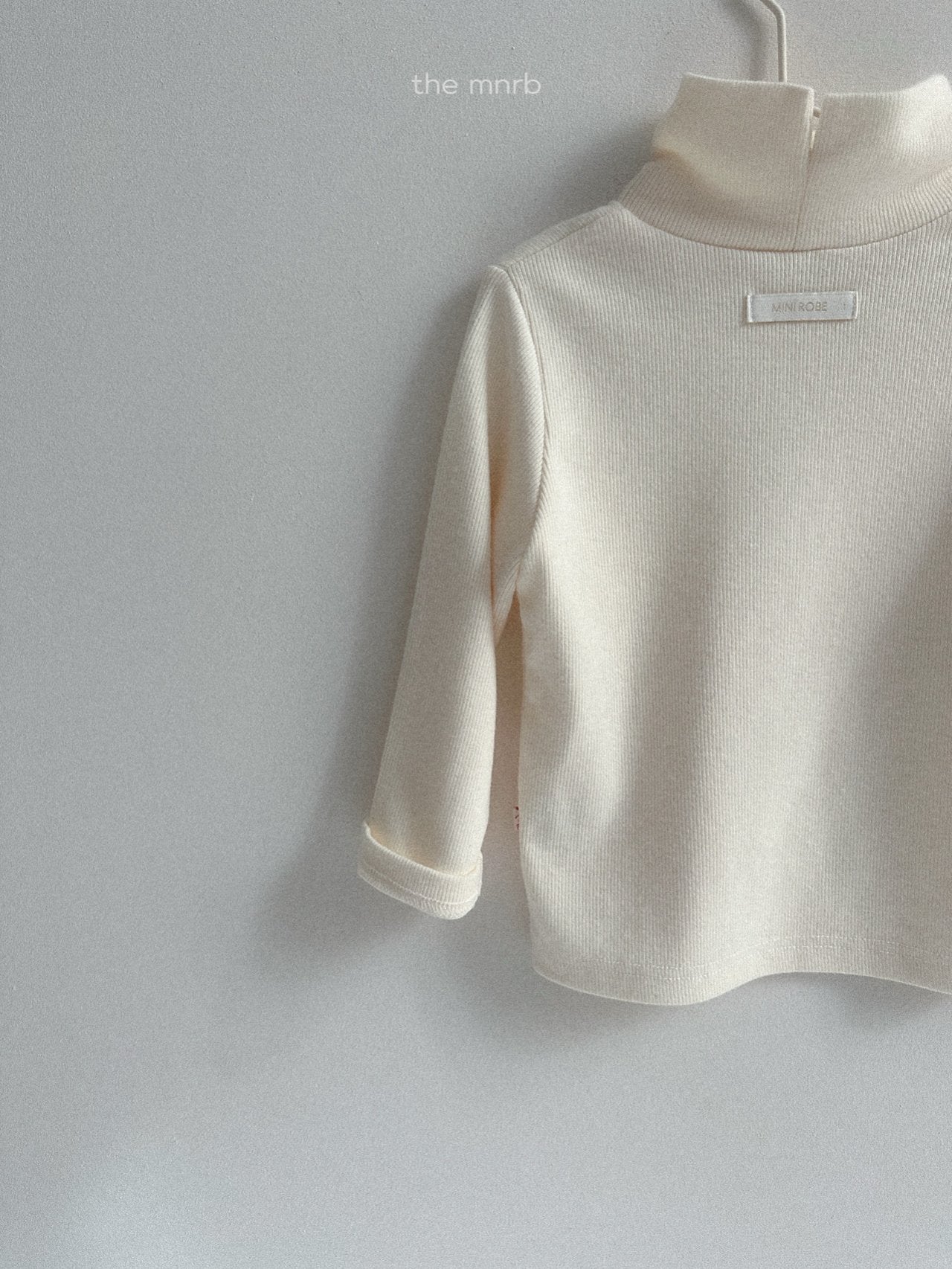 ［minirobe］Ribbed open turtleneck