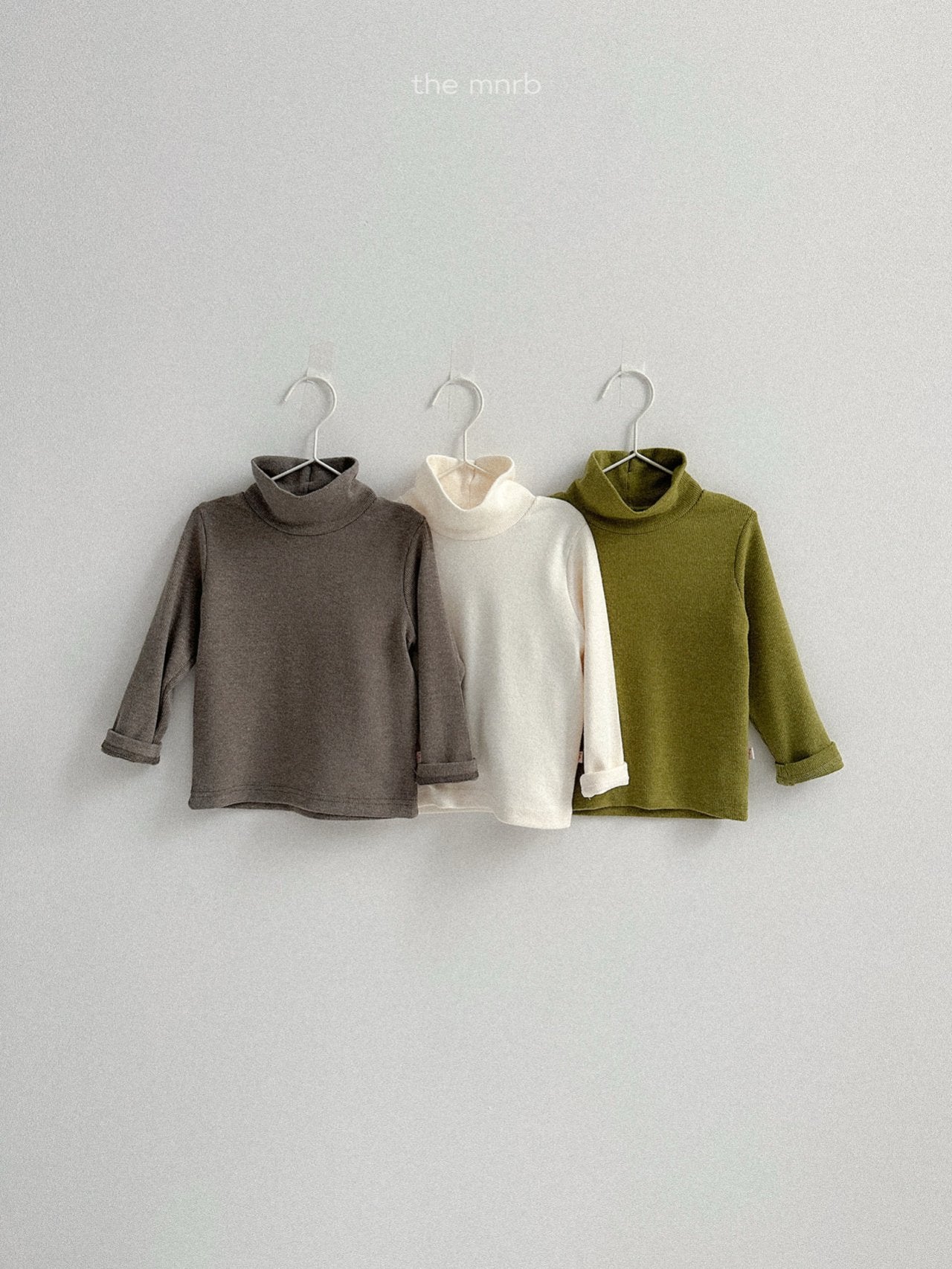 ［minirobe］Ribbed open turtleneck