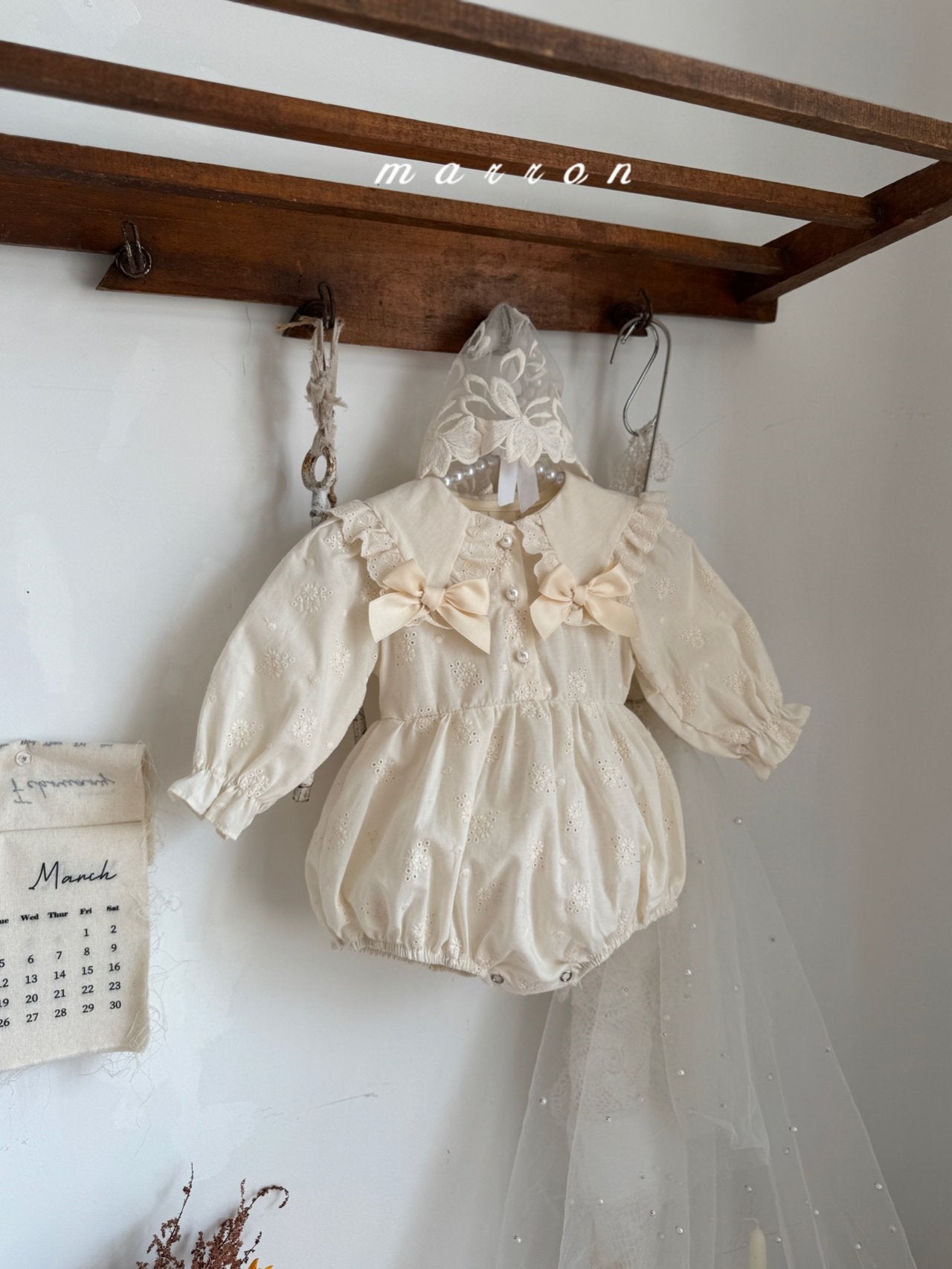 ［marron］Petit ribbon collar rompers