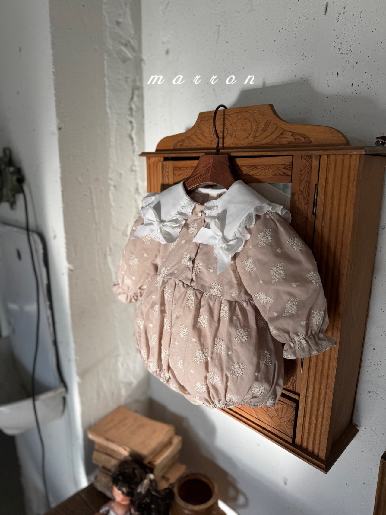 ［marron］Petit ribbon collar rompers