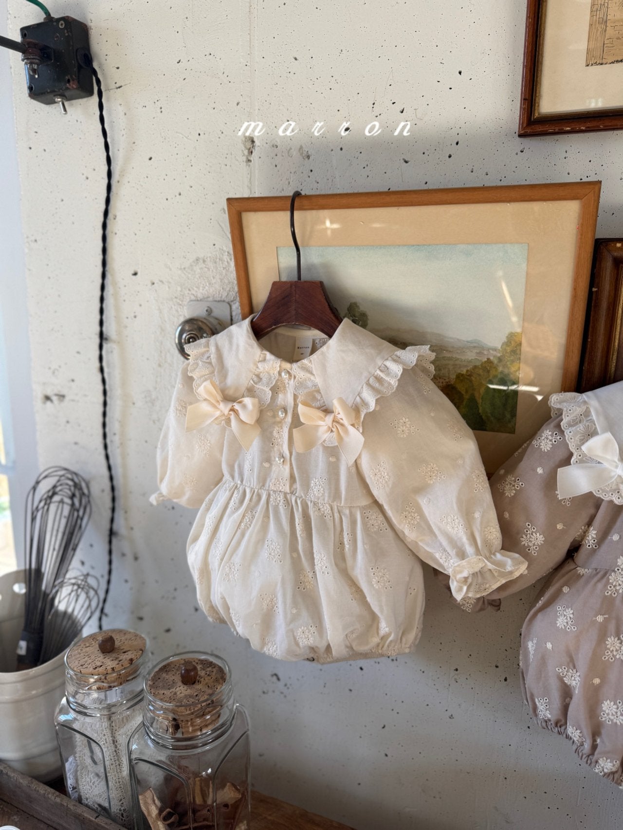 ［marron］Petit ribbon collar rompers