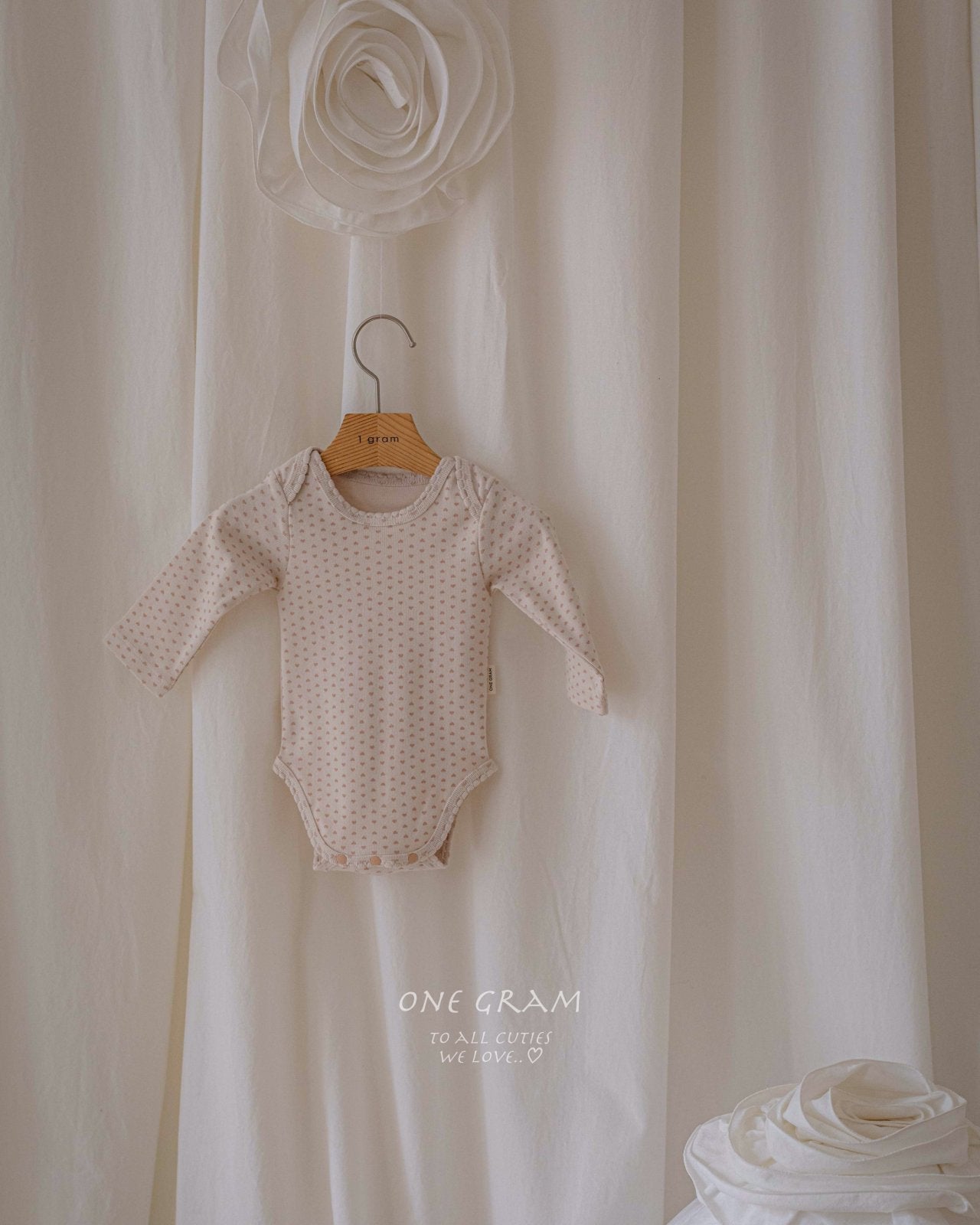 ［1GRAM］Sophia heart rompers