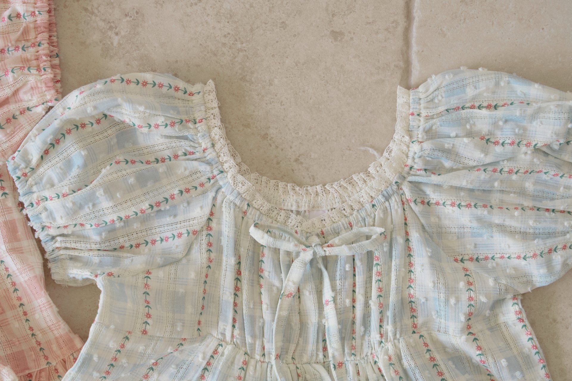 ［momo ann］Maybe ribbon puff blouse