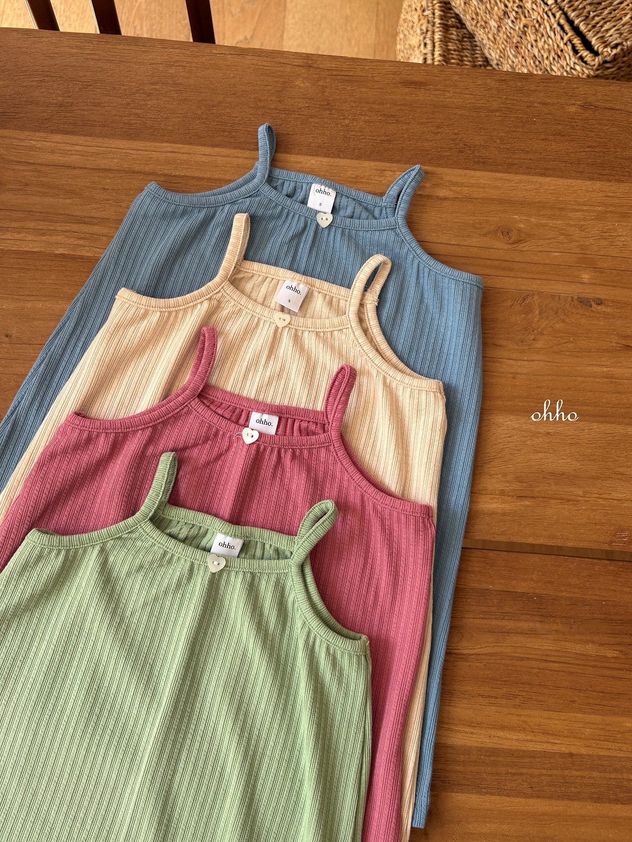［ohho］Fruit sleeveless one-piece