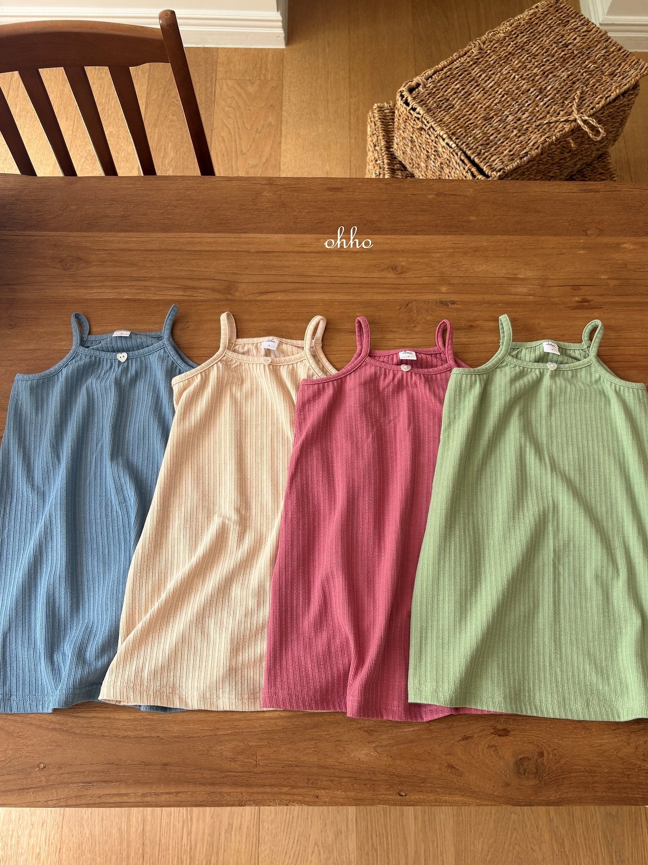 ［ohho］Fruit sleeveless one-piece