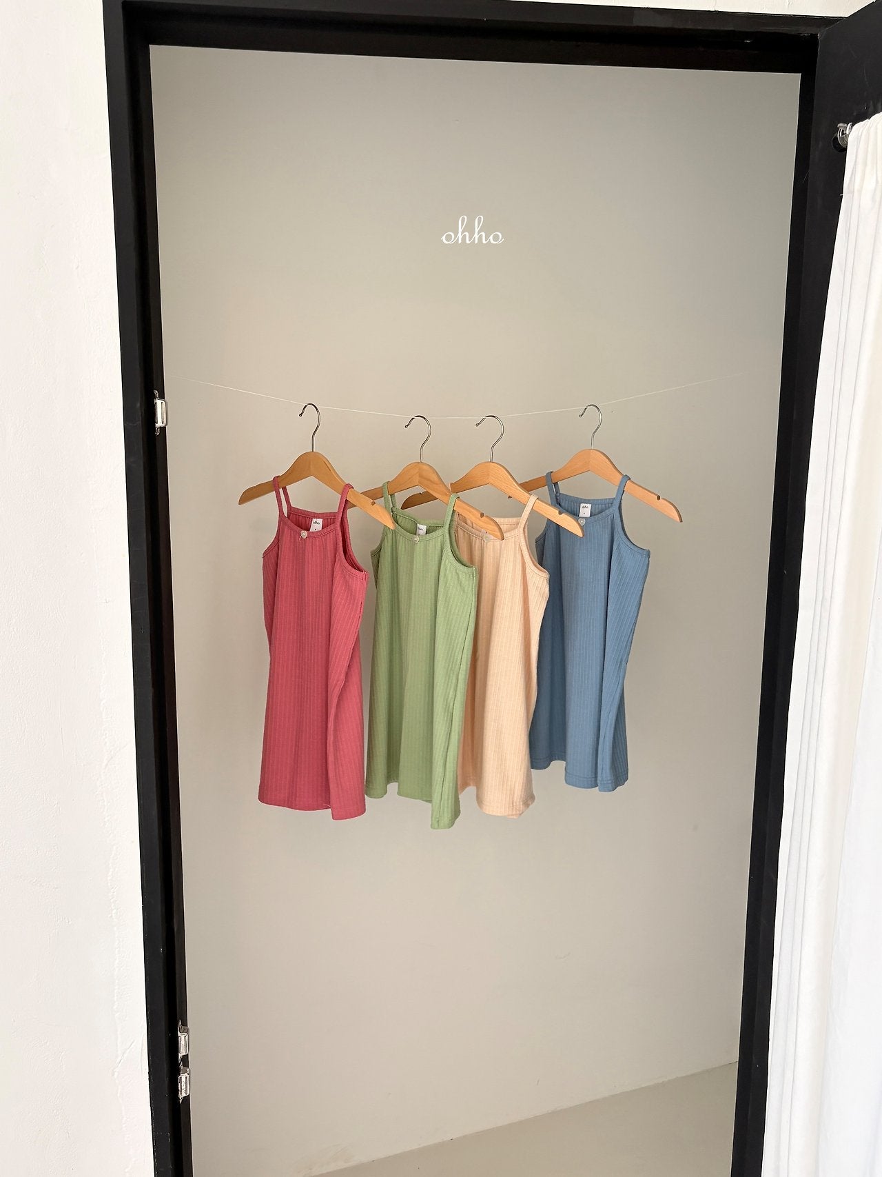 ［ohho］Fruit sleeveless one-piece
