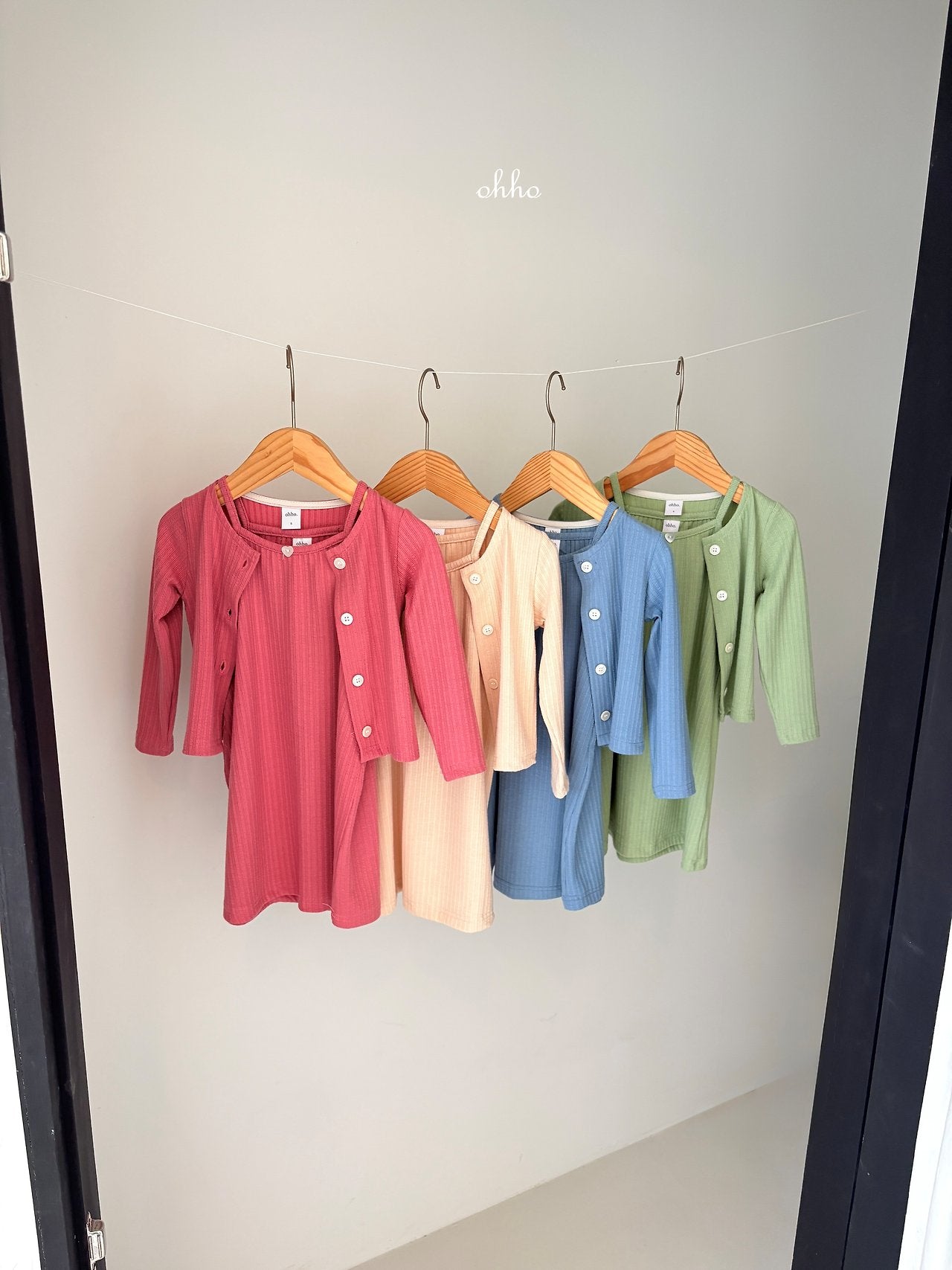 ［ohho］Fruit sleeveless one-piece