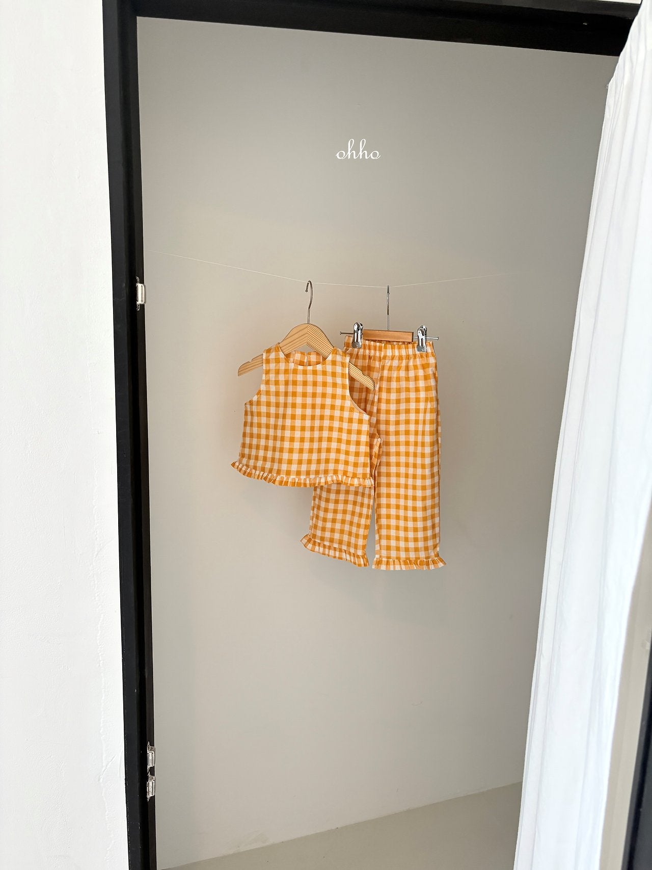 ［ohho］Gingham frill sleeveless blouse