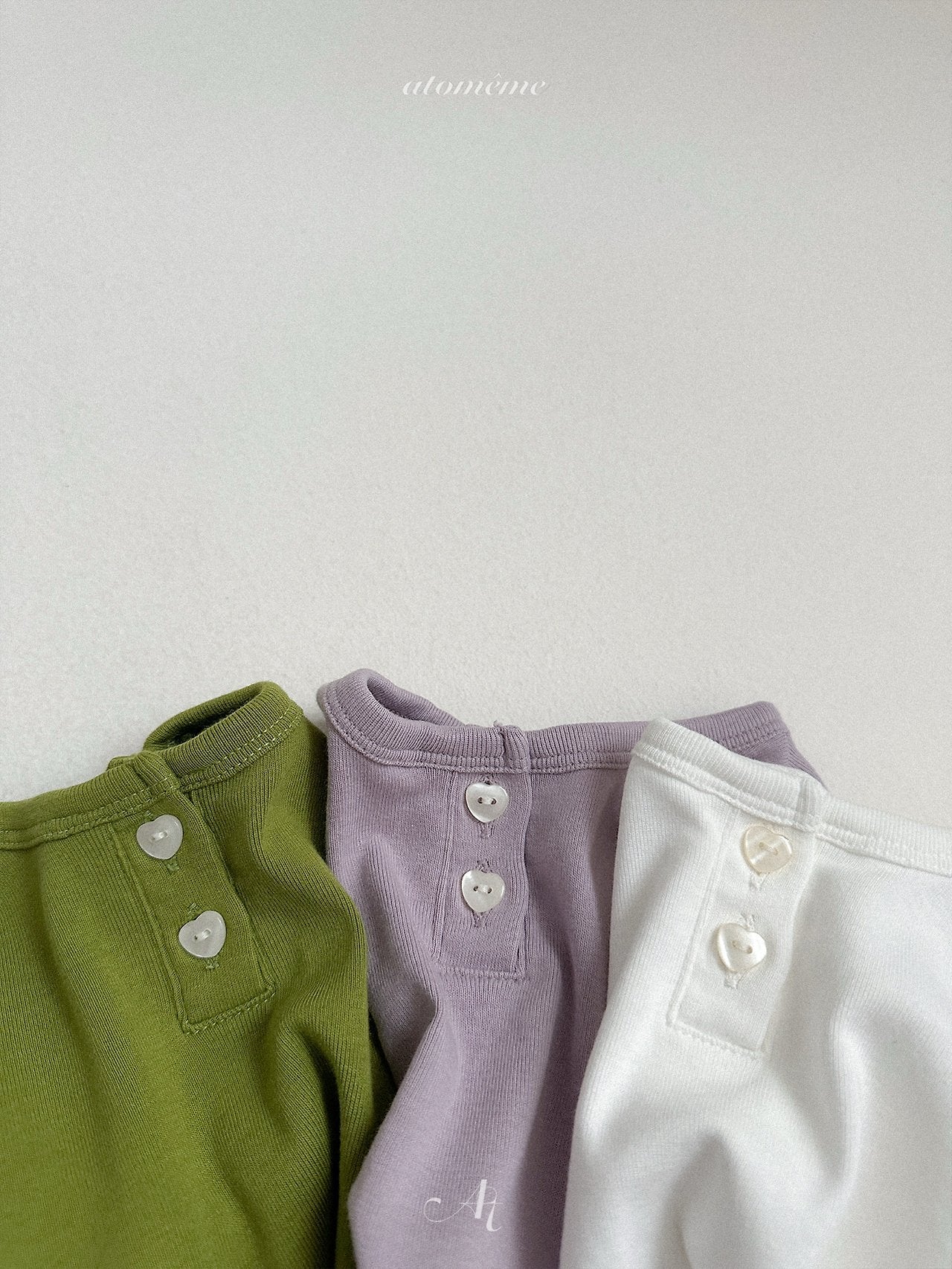［atomeme］More Heart Button Tee