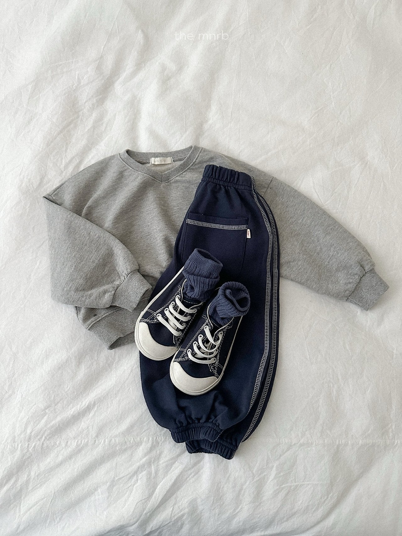［minirobe］Low V Neck Sweatshirt
