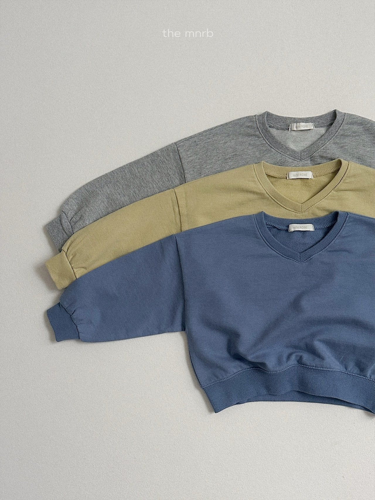 ［minirobe］Low V Neck Sweatshirt