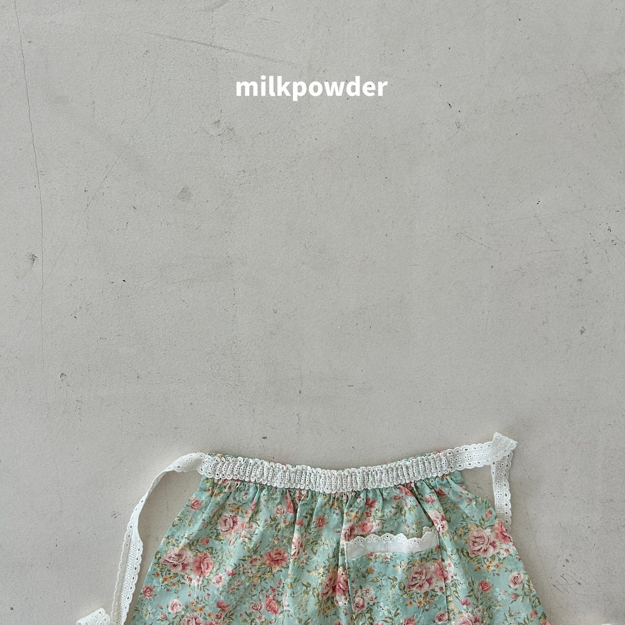 ［milk powder］Mimi apron
