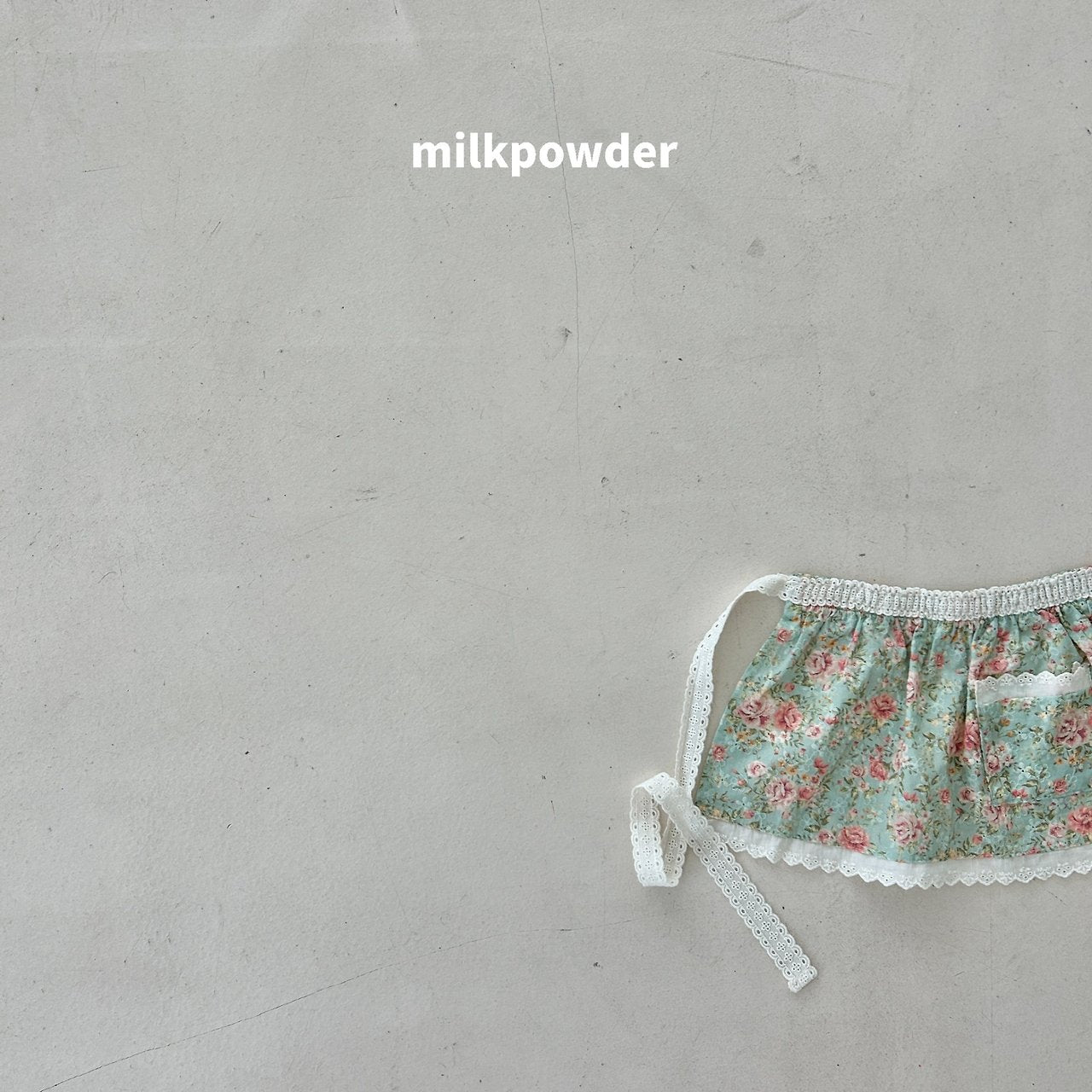 ［milk powder］Mimi apron